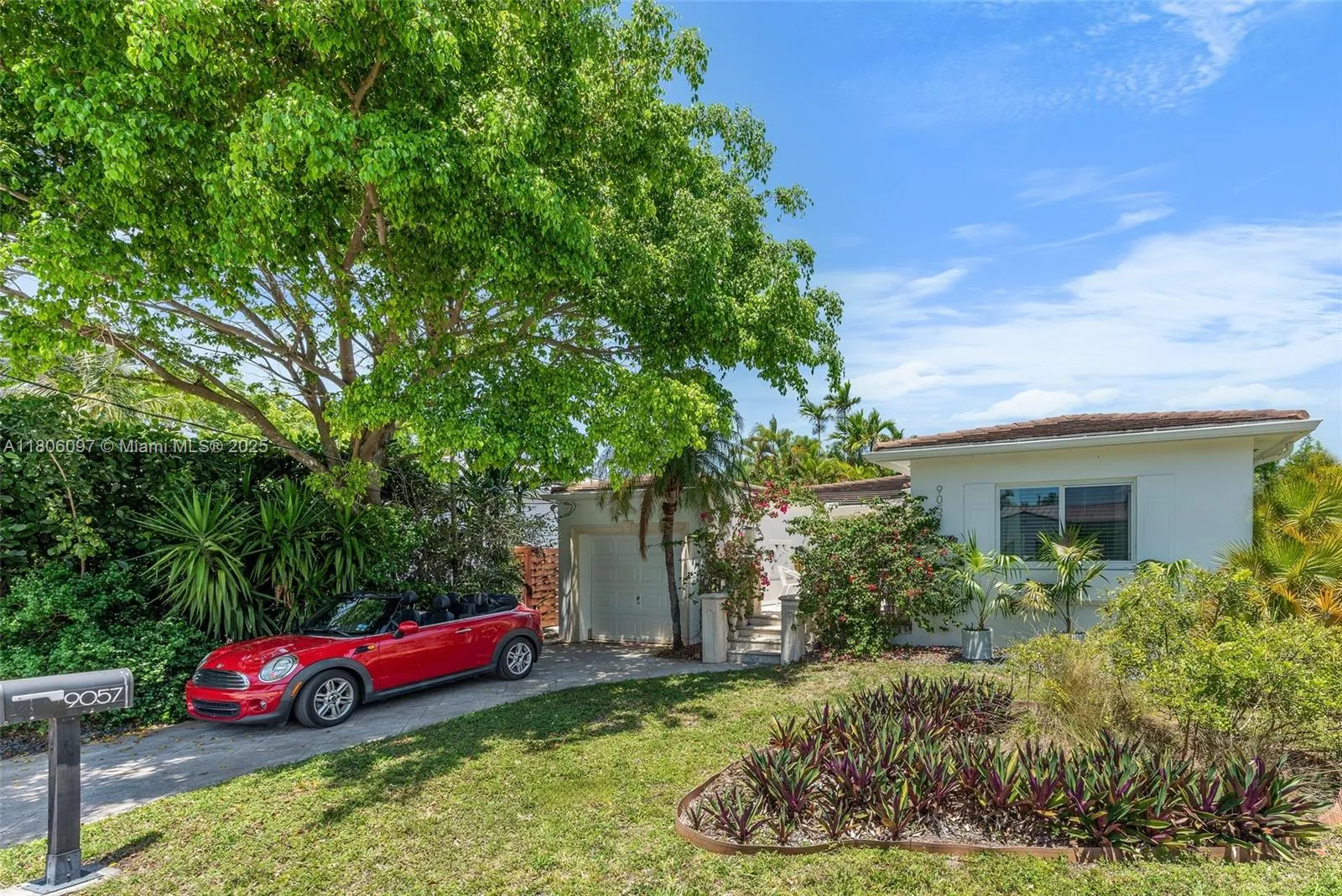 Surfside, Florida 33154, United States, 3 Bedrooms Bedrooms, ,2 BathroomsBathrooms,Residential,Active,134364