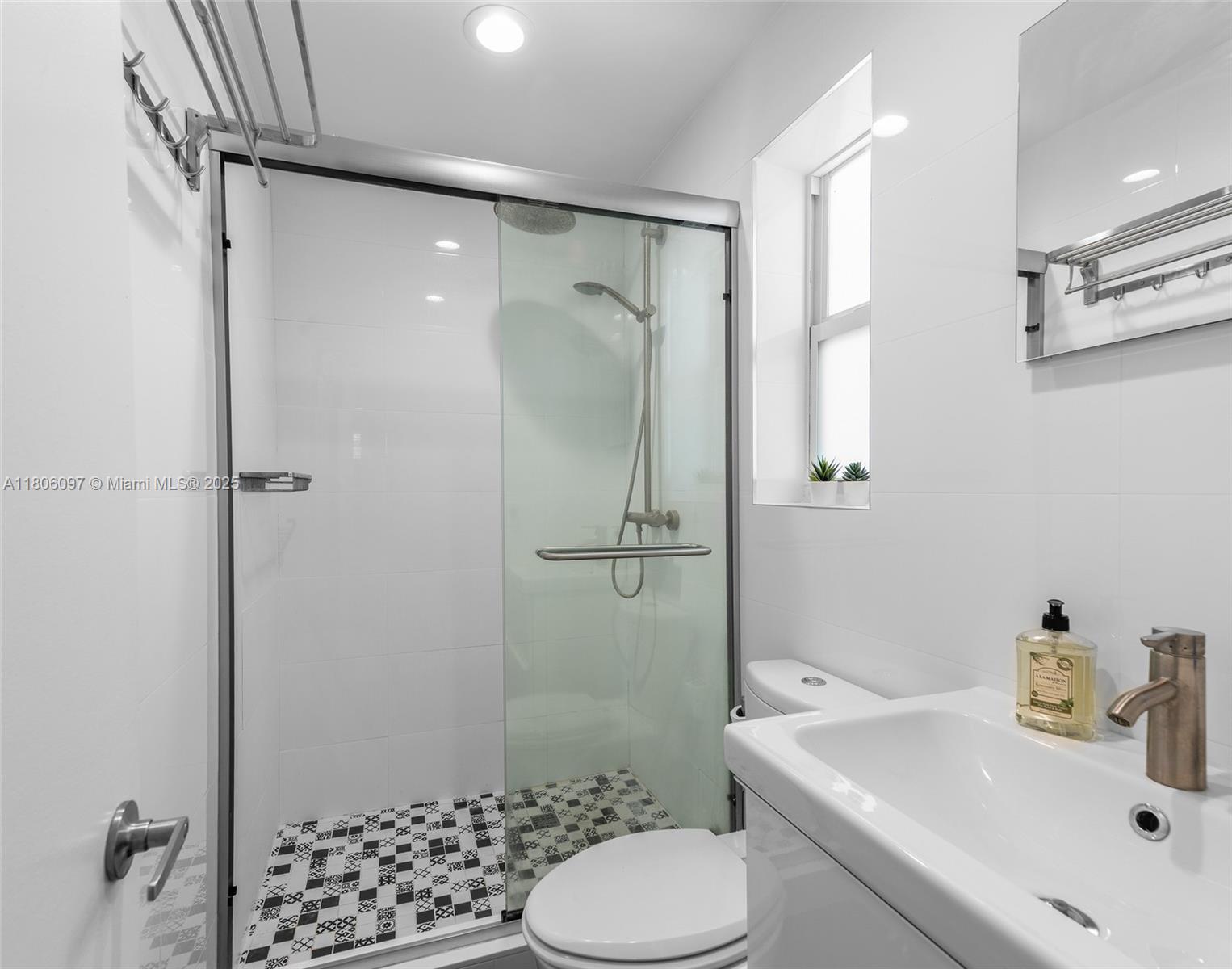 ALTOS DEL MAR NO 4 - Residential