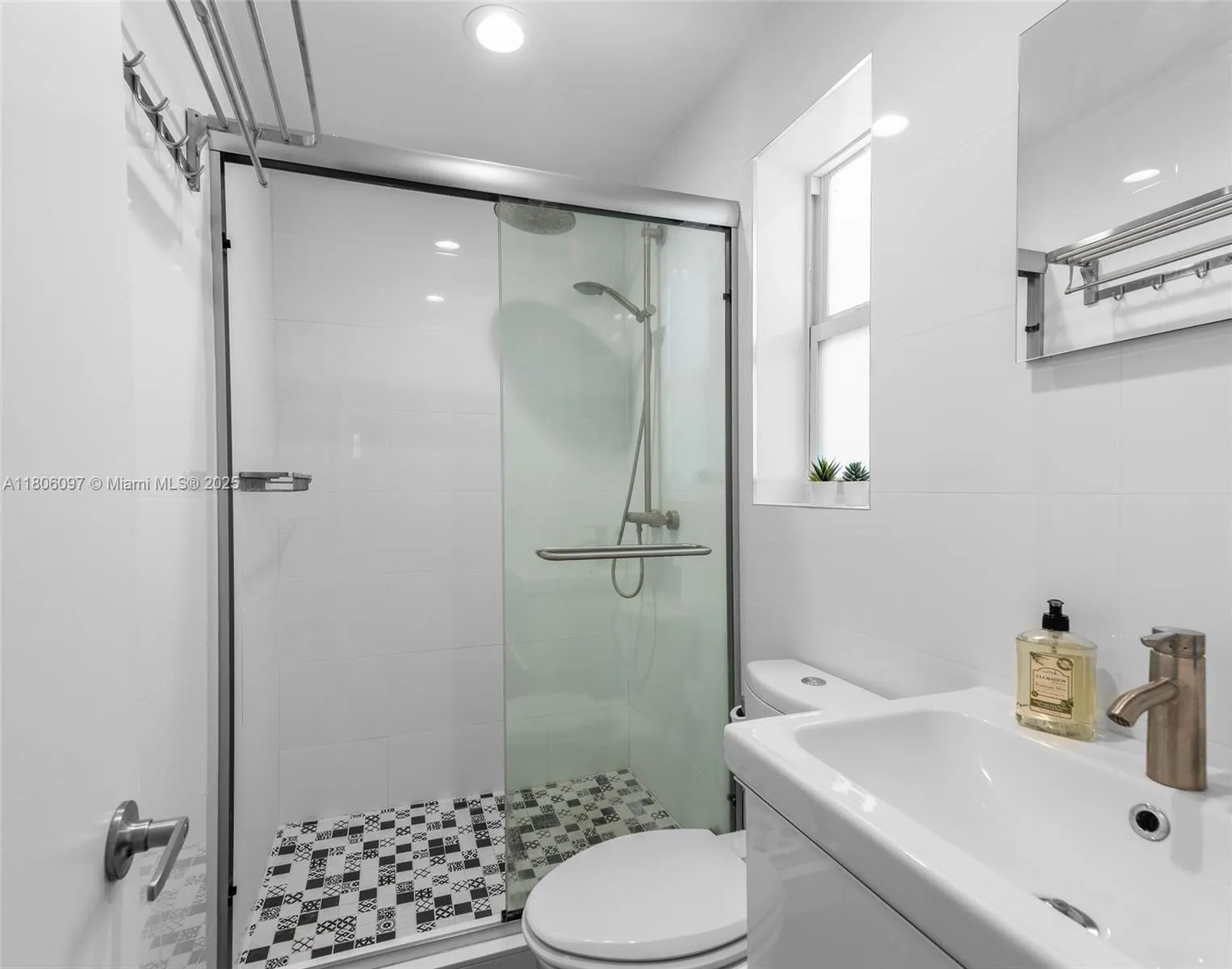 Surfside, Florida 33154, United States, 3 Bedrooms Bedrooms, ,2 BathroomsBathrooms,Residential,Active,134364