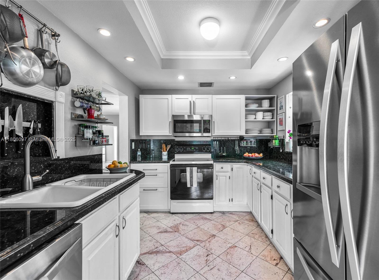 ALTOS DEL MAR NO 4 - Residential