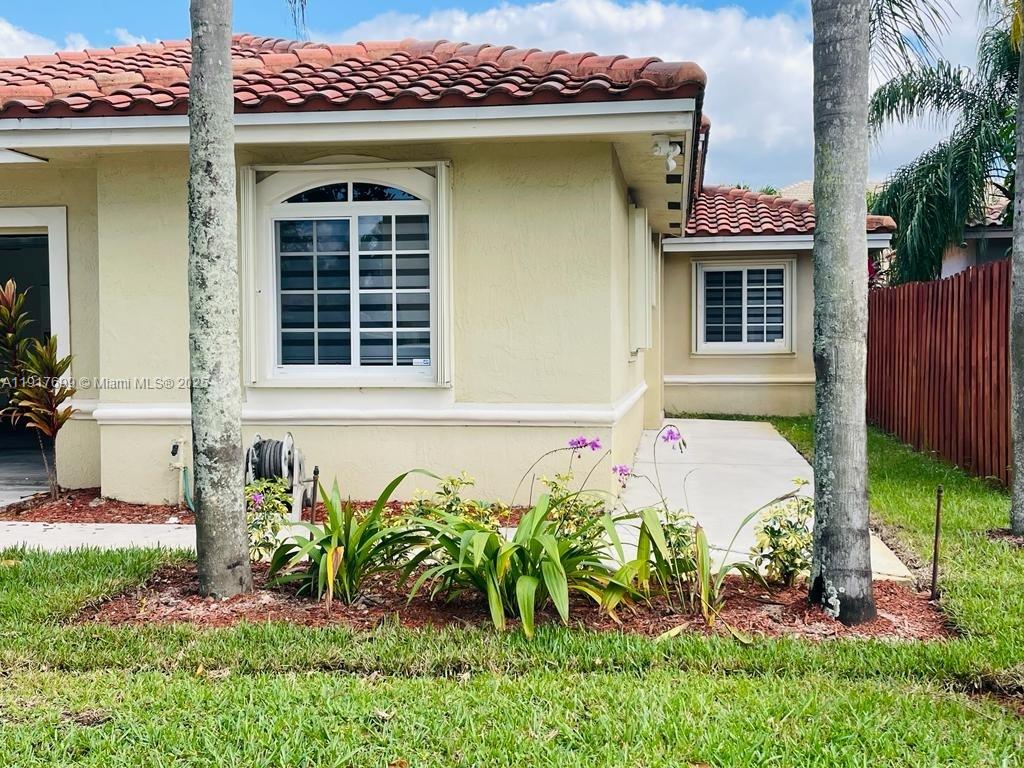 GROVE COMMERCIAL CENTER - Residential Lease