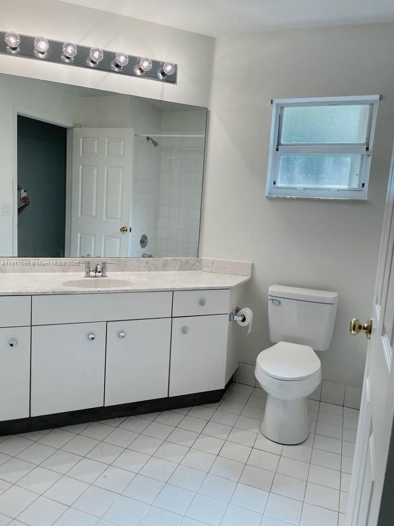 GROVE COMMERCIAL CENTER - Residential Lease