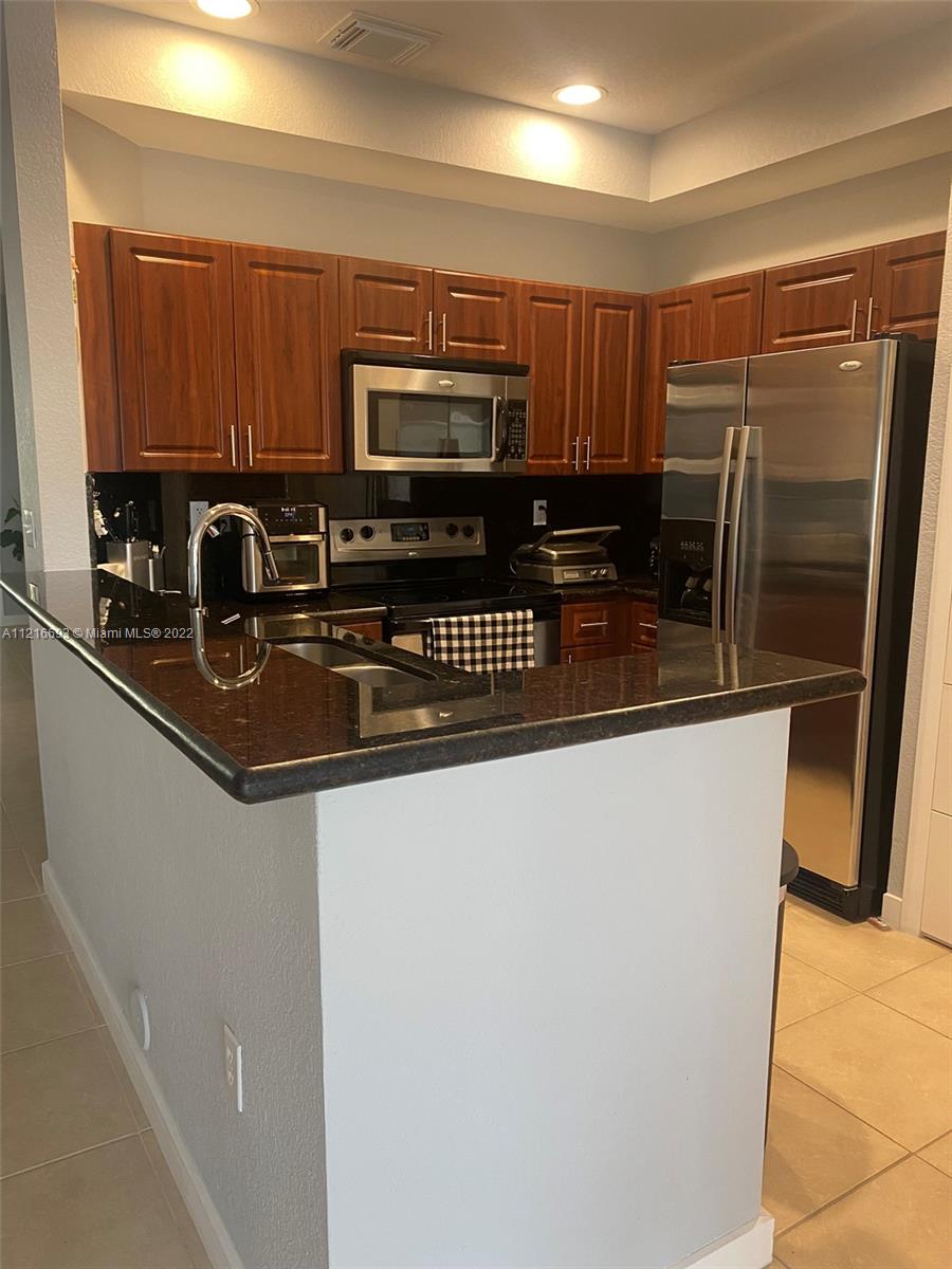 SUNSET LAKE TOWNHOMES - Residential