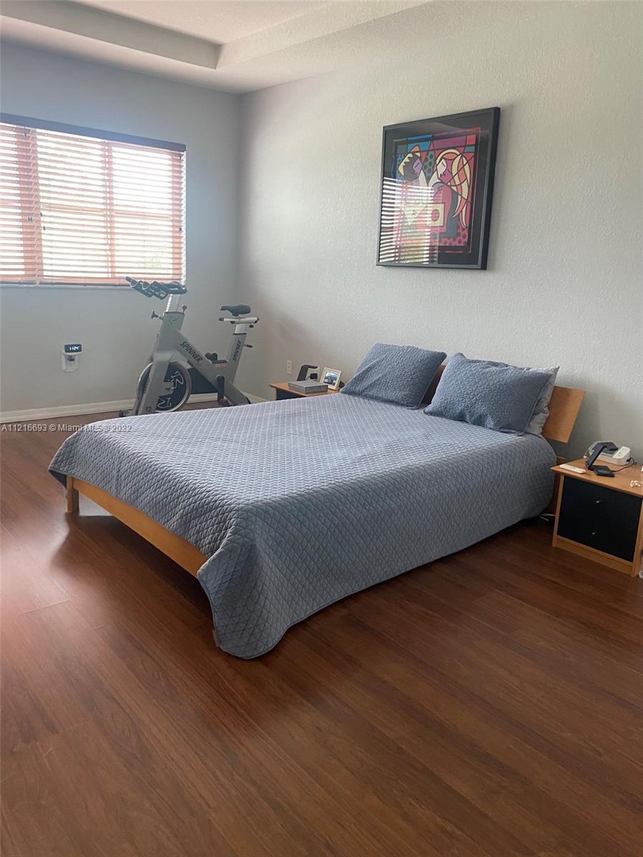 SUNSET LAKE TOWNHOMES - Residential