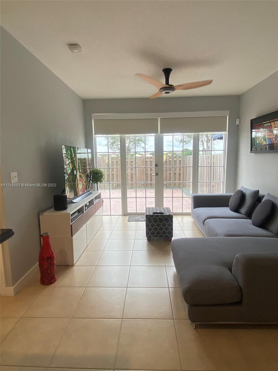 SUNSET LAKE TOWNHOMES - Residential