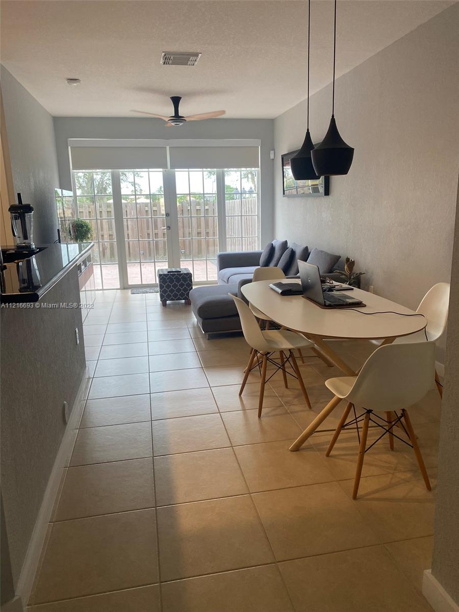 SUNSET LAKE TOWNHOMES - Residential