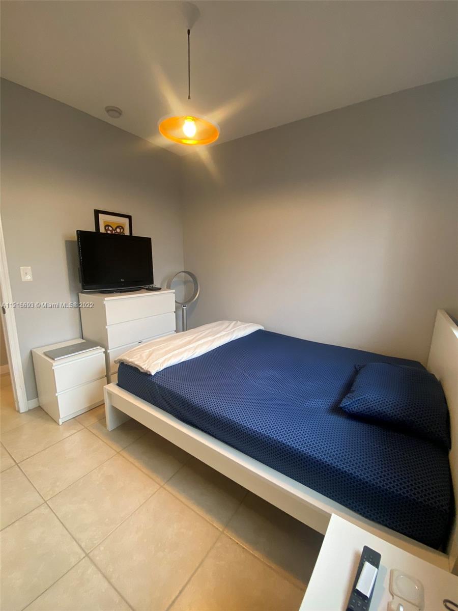 SUNSET LAKE TOWNHOMES - Residential