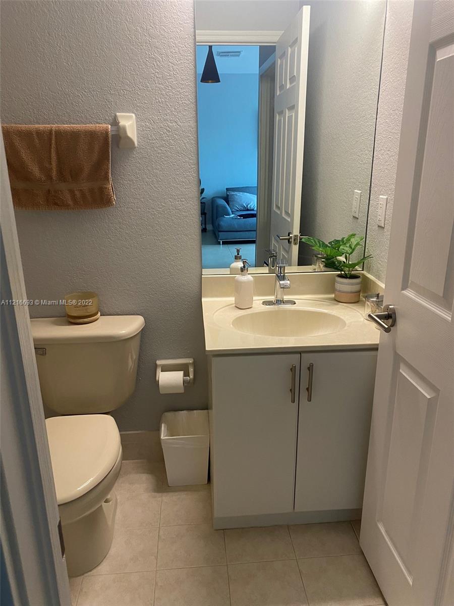 SUNSET LAKE TOWNHOMES - Residential