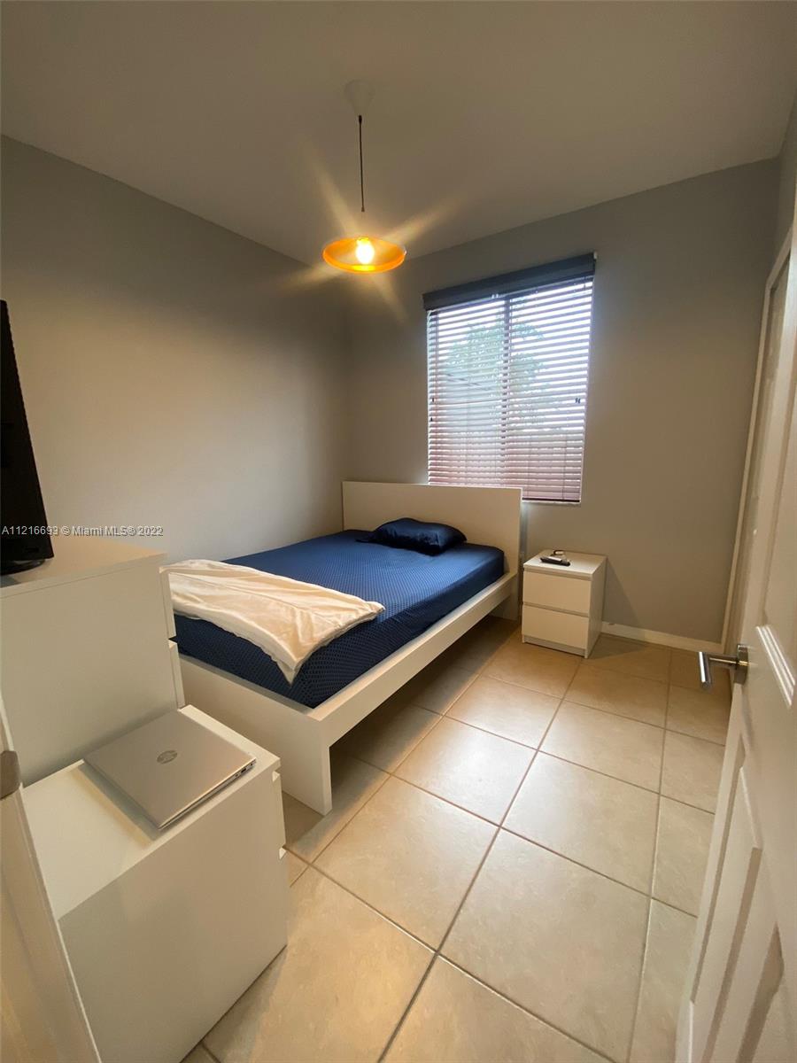 SUNSET LAKE TOWNHOMES - Residential