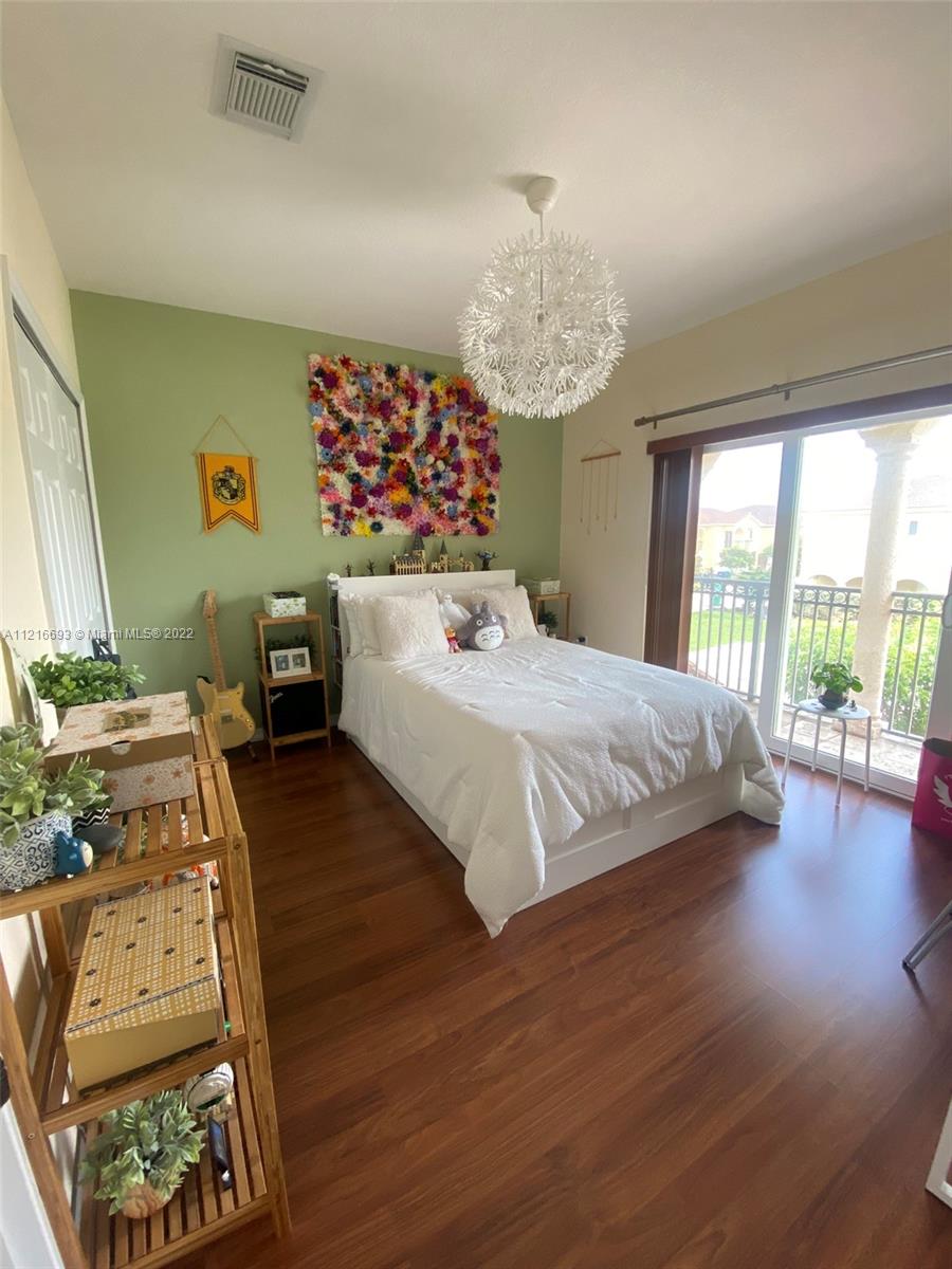 SUNSET LAKE TOWNHOMES - Residential