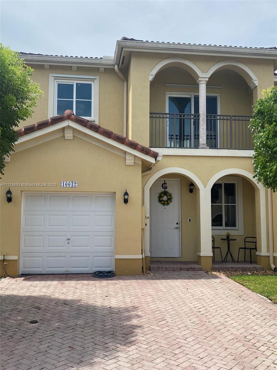 SUNSET LAKE TOWNHOMES - Residential