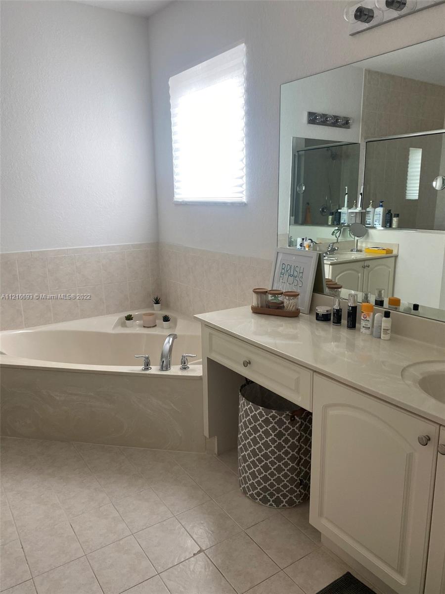 SUNSET LAKE TOWNHOMES - Residential
