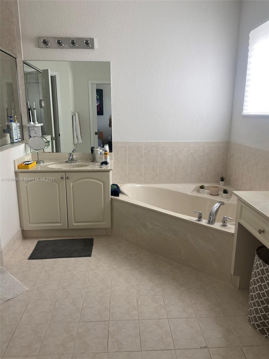 SUNSET LAKE TOWNHOMES - Residential