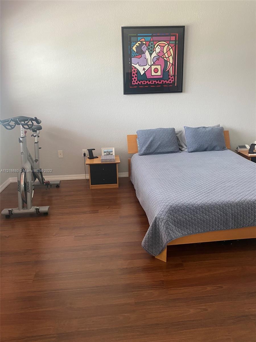 SUNSET LAKE TOWNHOMES - Residential