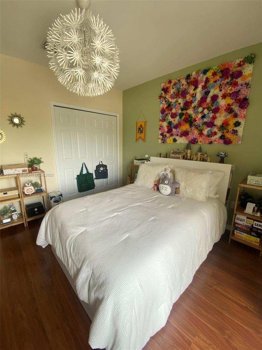 SUNSET LAKE TOWNHOMES - Residential