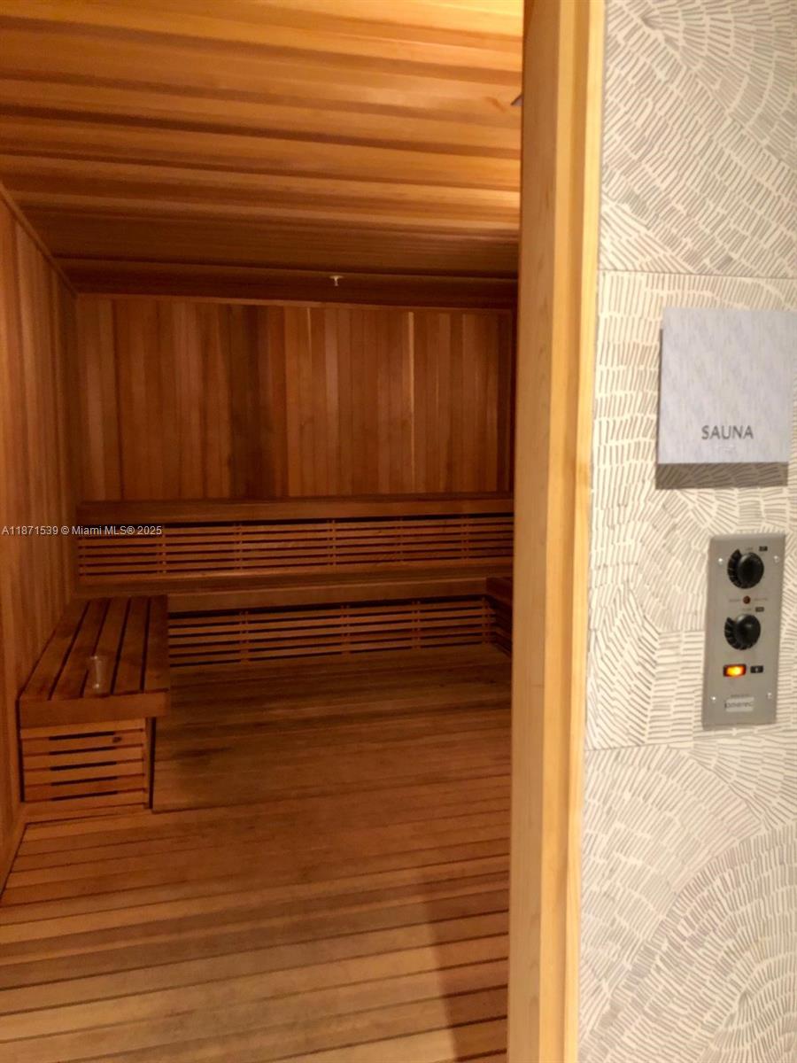 BISCAYNE BEACH CONDO - Residential Lease