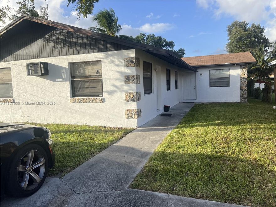 Great investment property or rental. located in a great area. Near shopping centers and more. Very spacious. Selling AS-IS CASH ONLY. needs a little TLC. Tenant Occupied. Please refer to the broker remarks for further instructions.