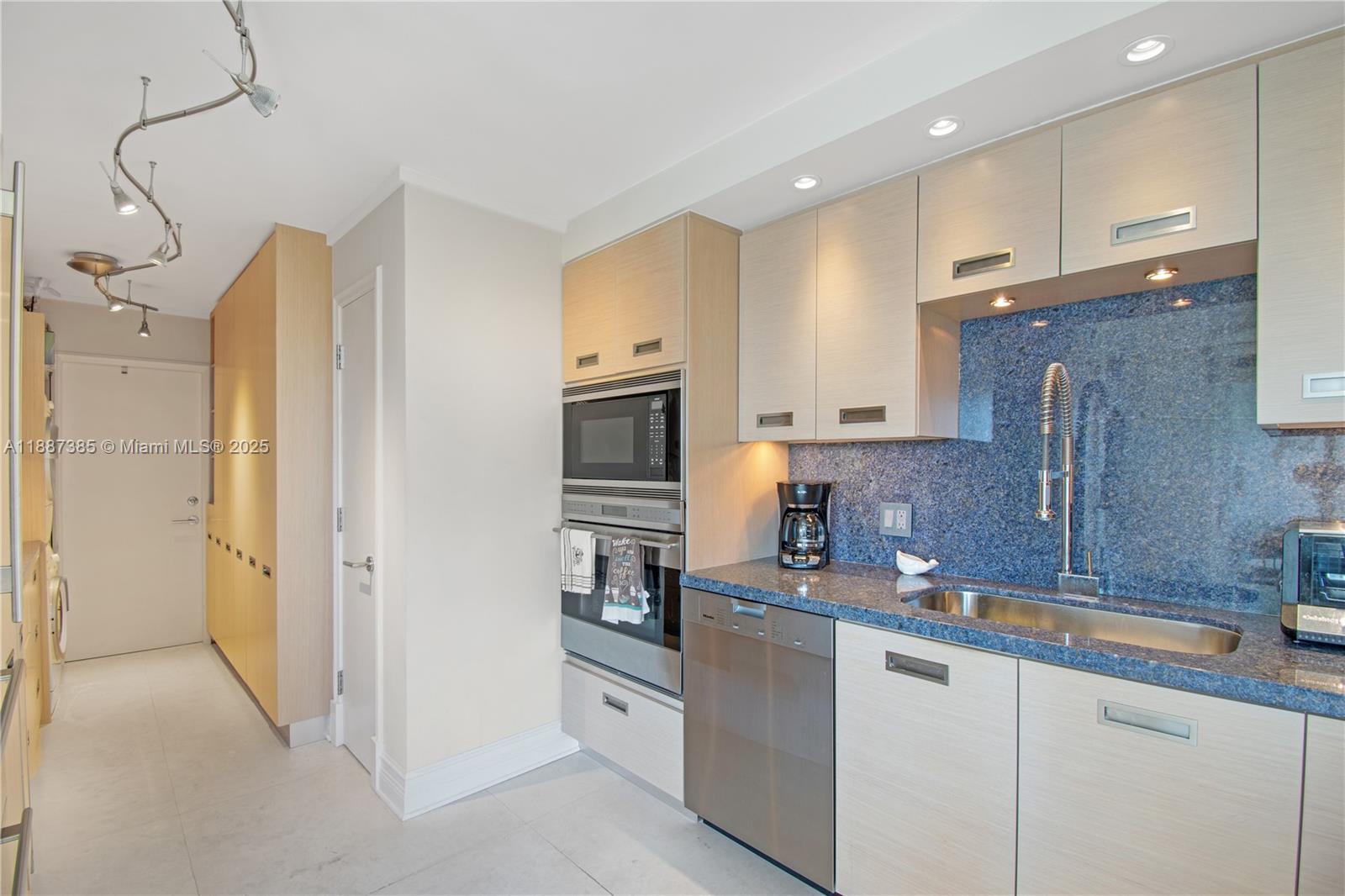 SANDS OF KEY BISCAYNE CON - Residential Lease