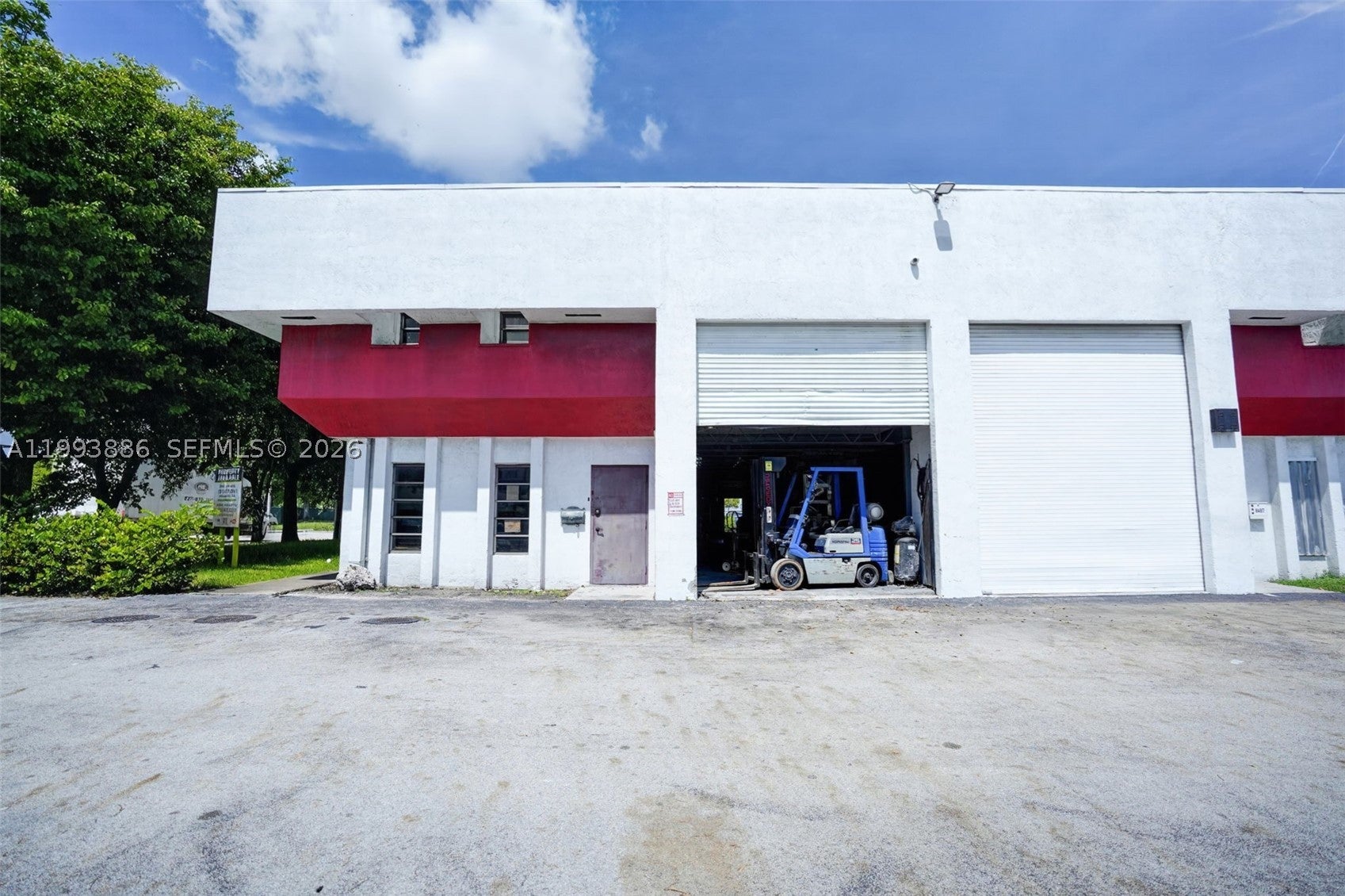 Warehouse/Restaurant For Sale In Doral