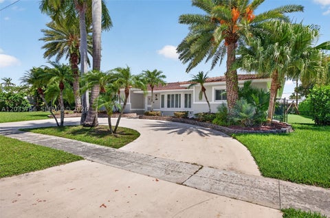 Photo of 313 SE 6th St, Dania Beach, FL 33004 (MLS # A12033756)