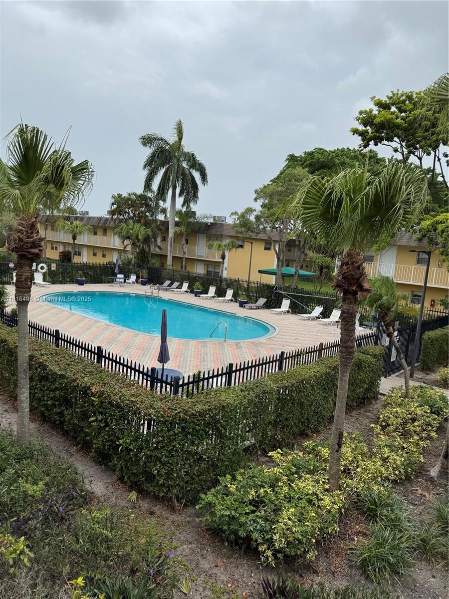 VILLAGE PARK AT OAKLAND C - Residential