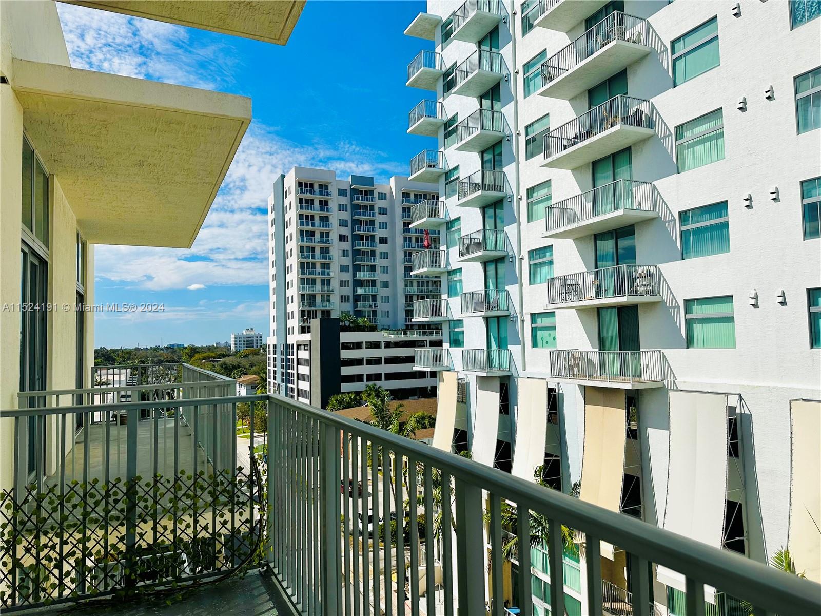 LOFTS AT HOLLYWOOD STATIO - Residential