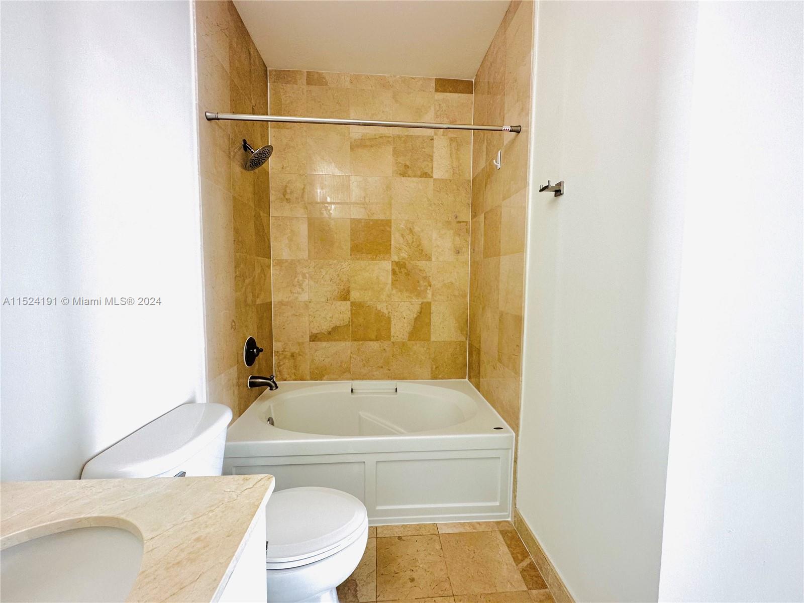 LOFTS AT HOLLYWOOD STATIO - Residential