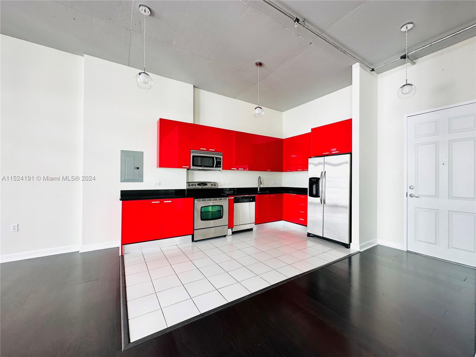 LOFTS AT HOLLYWOOD STATIO - Residential