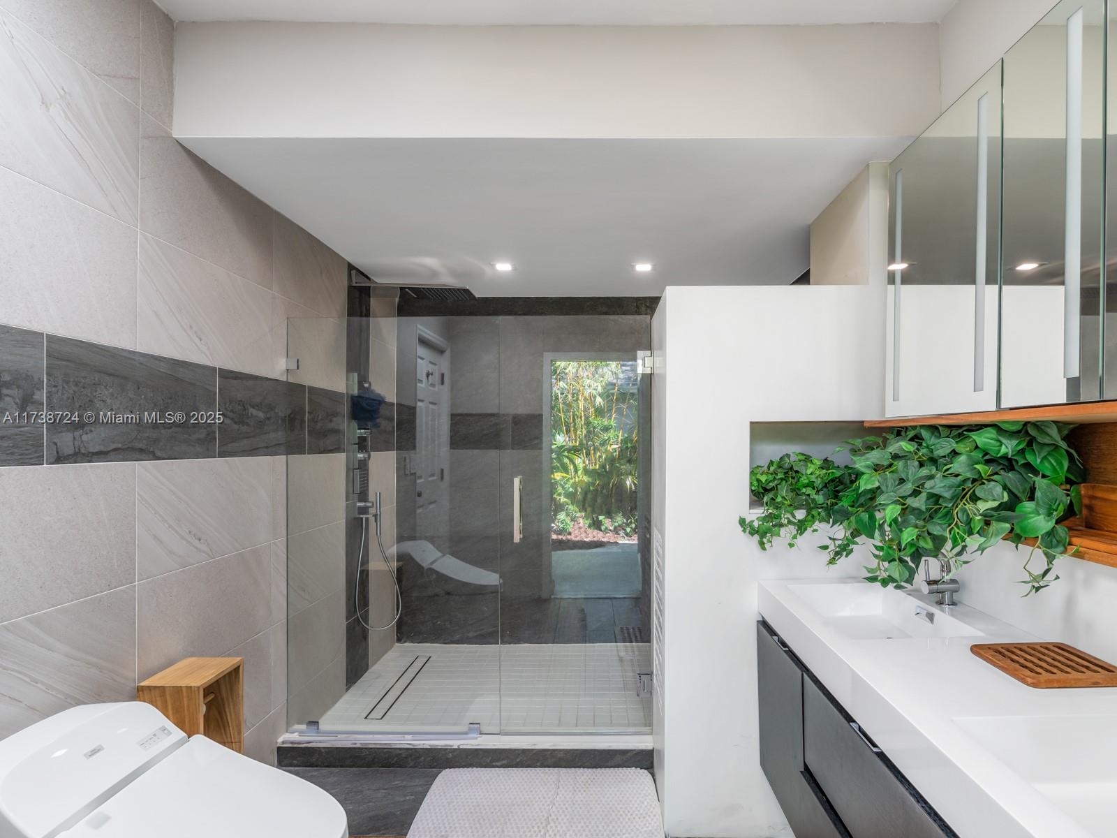 BISCAYNE POINT - Residential