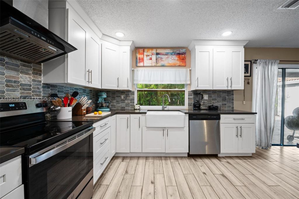 Photo of 10873 NW 10th Pl, Coral Springs, FL 33071 (MLS # A11957016)