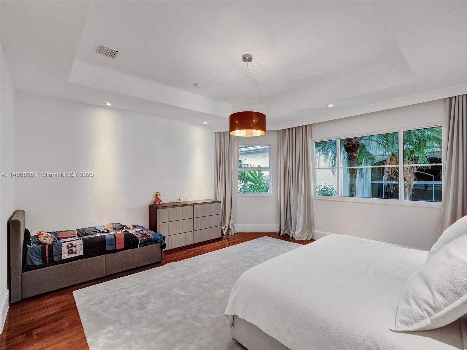 GOLDEN GATE ESTATES & MAR - Residential