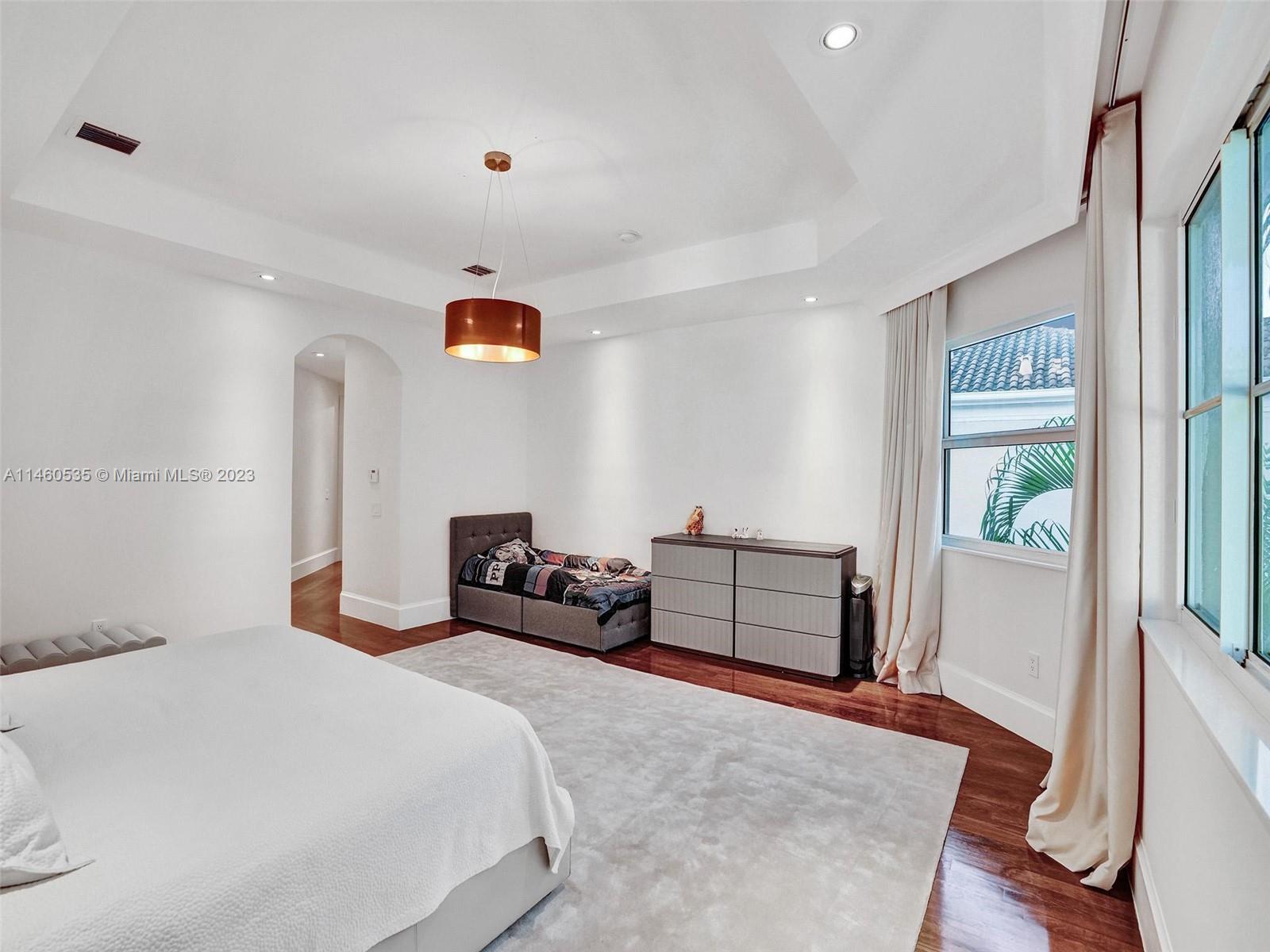 GOLDEN GATE ESTATES & MAR - Residential