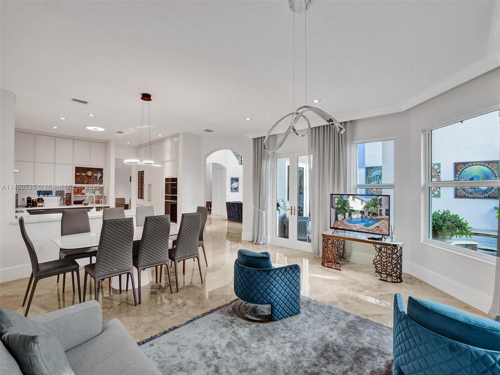 GOLDEN GATE ESTATES & MAR - Residential