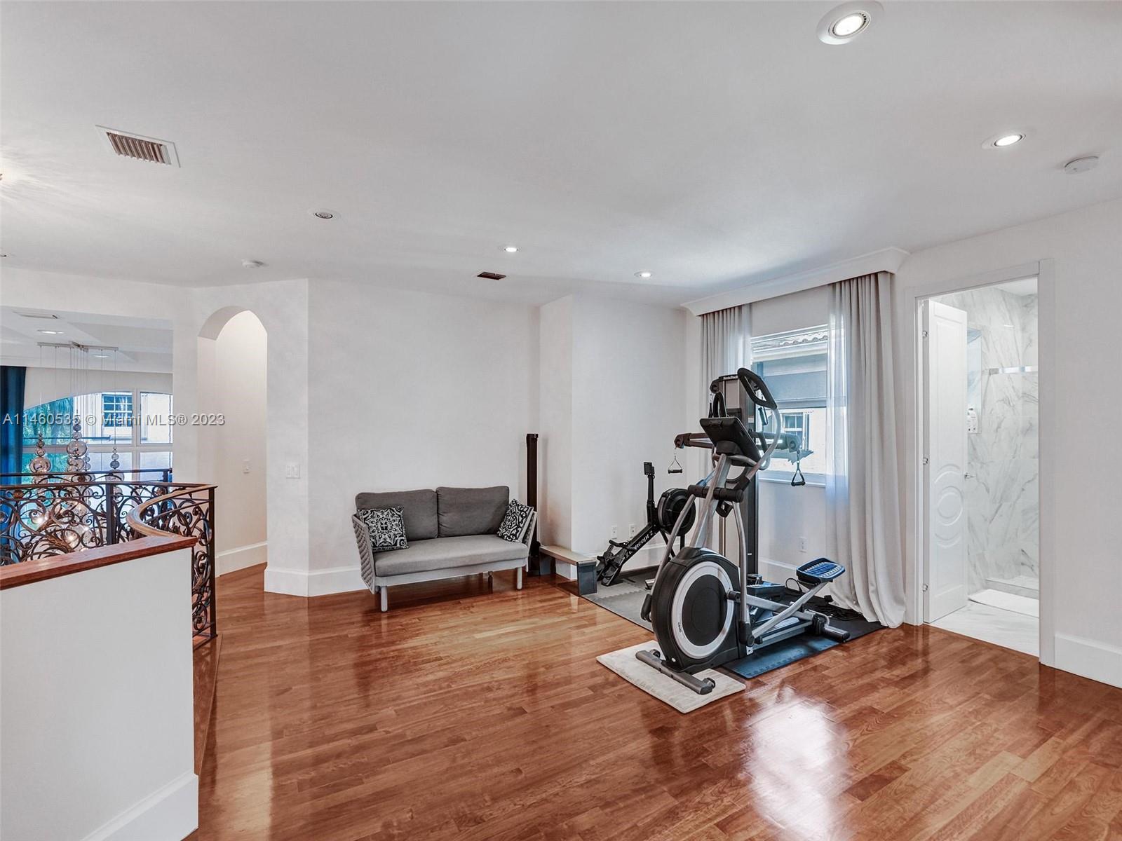 GOLDEN GATE ESTATES & MAR - Residential