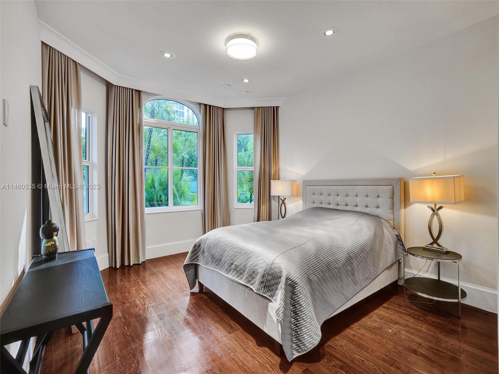 GOLDEN GATE ESTATES & MAR - Residential