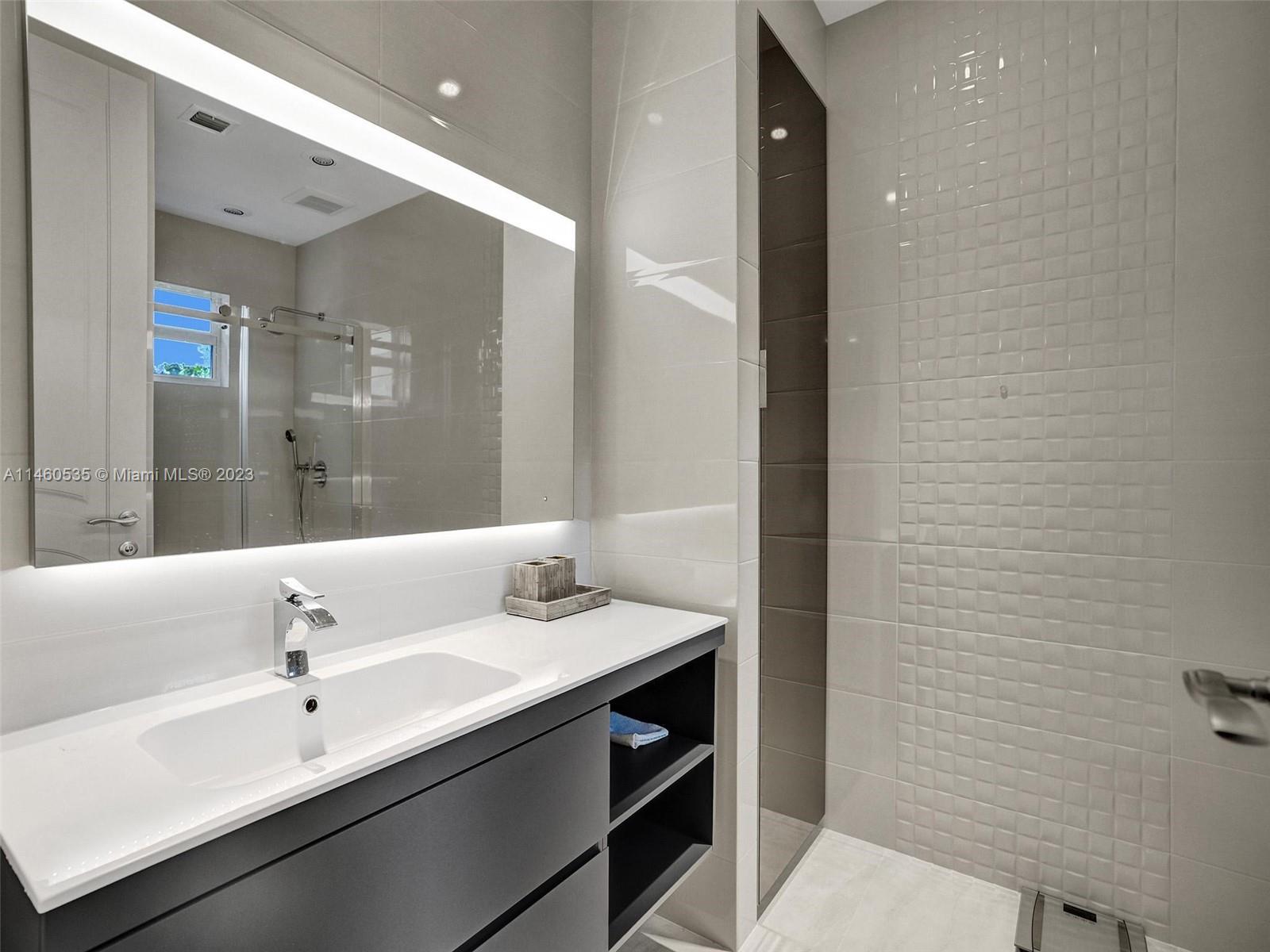 GOLDEN GATE ESTATES & MAR - Residential