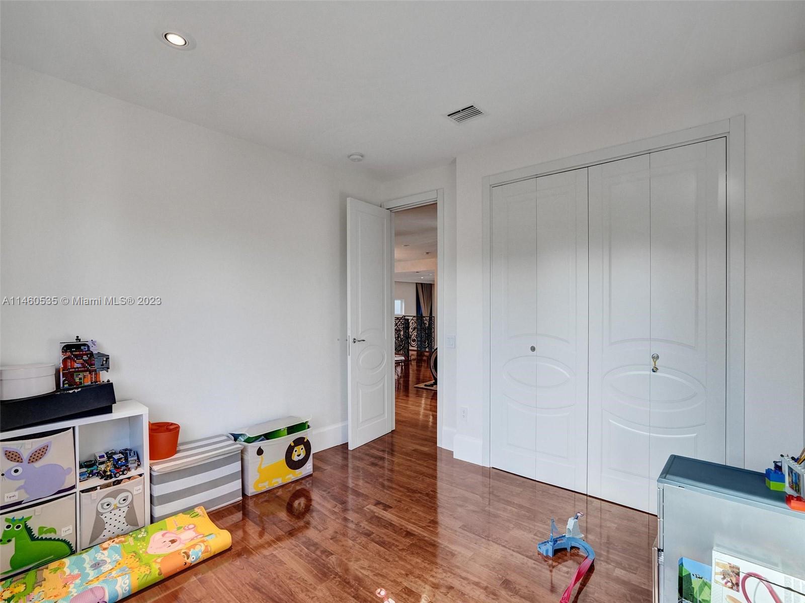 GOLDEN GATE ESTATES & MAR - Residential