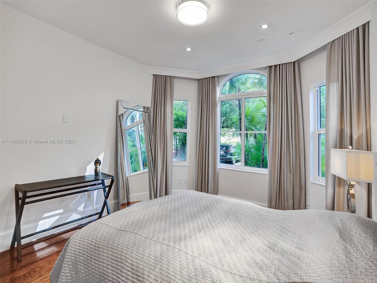 GOLDEN GATE ESTATES & MAR - Residential