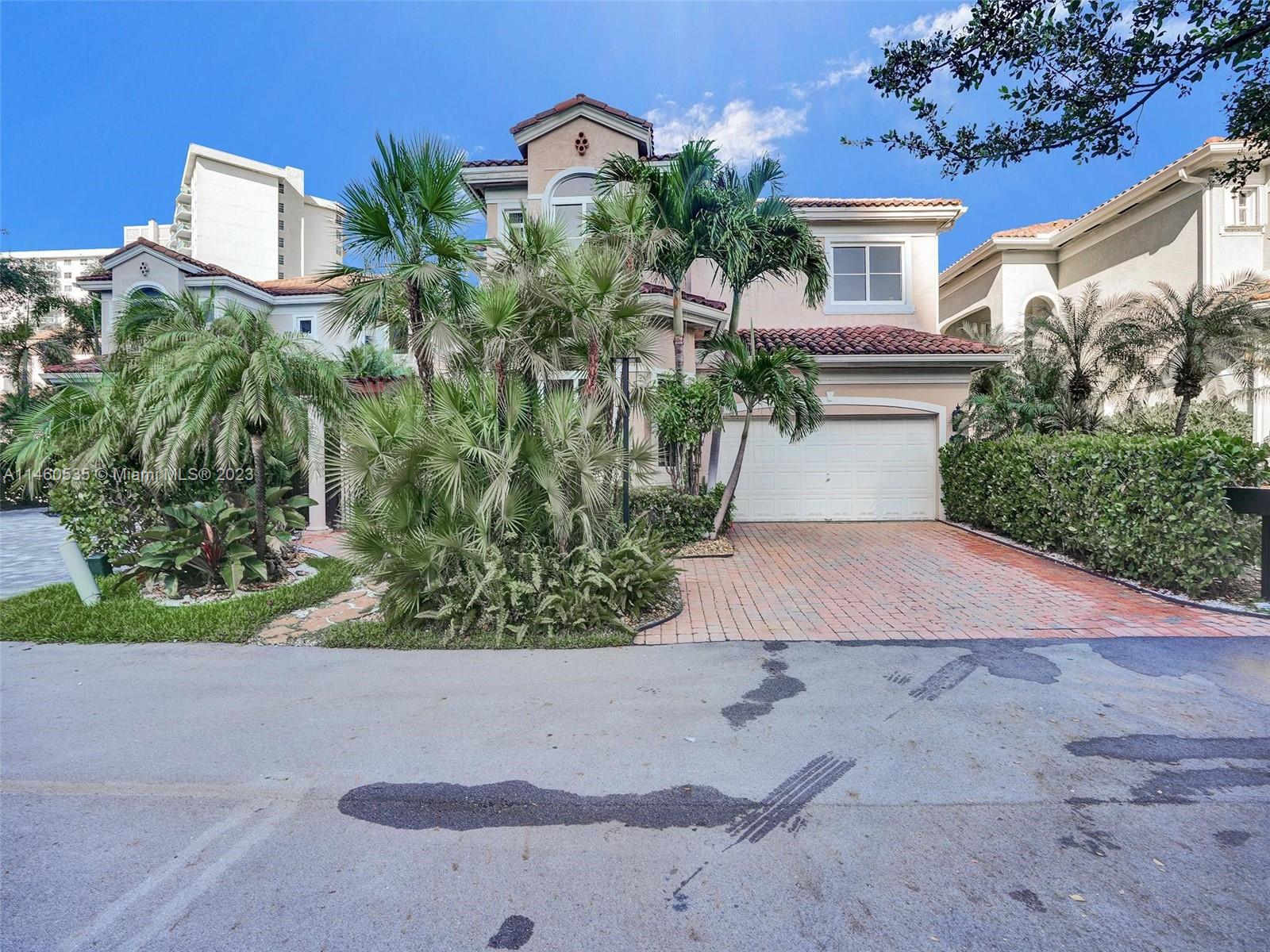 GOLDEN GATE ESTATES & MAR - Residential