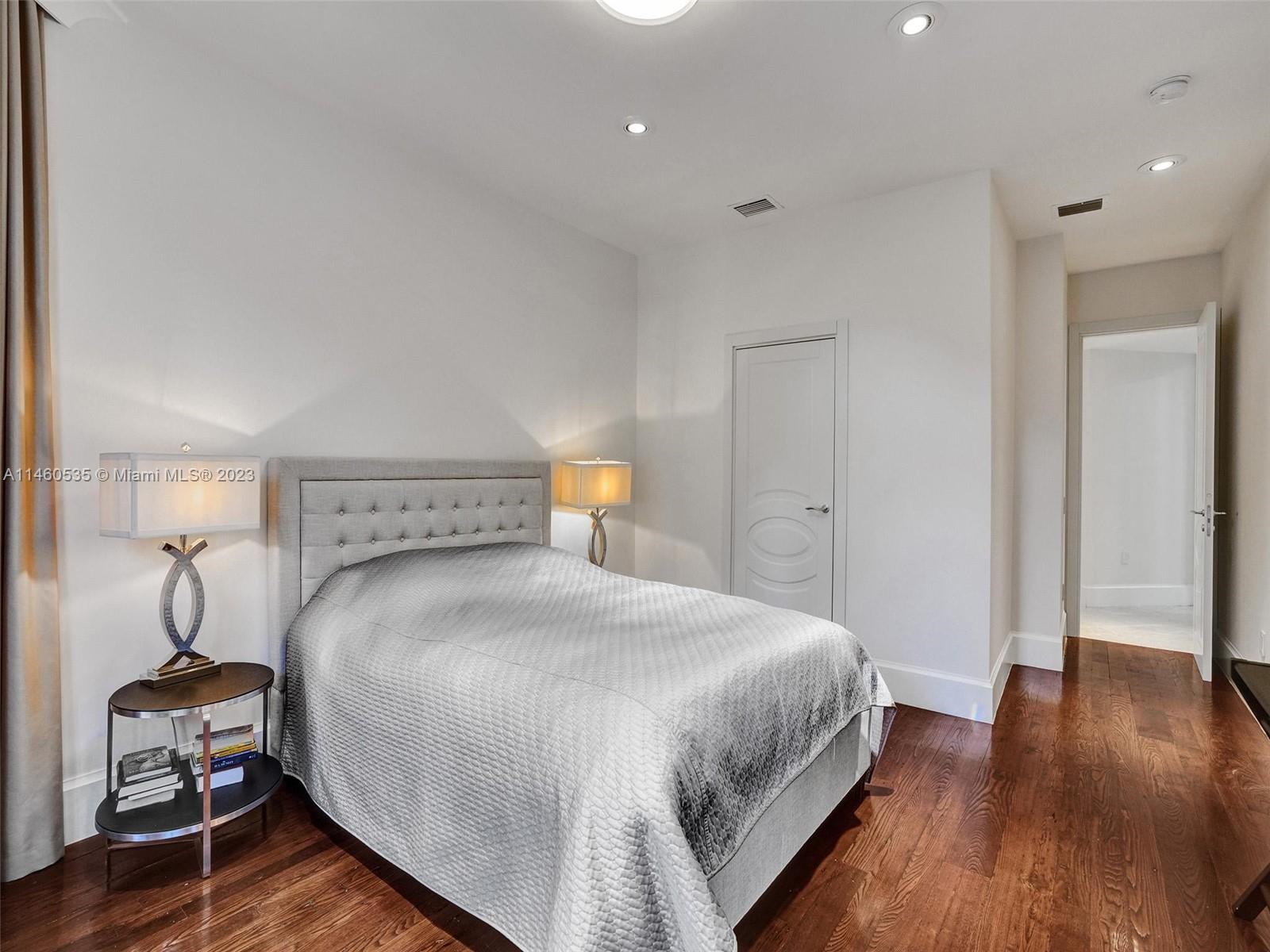 GOLDEN GATE ESTATES & MAR - Residential