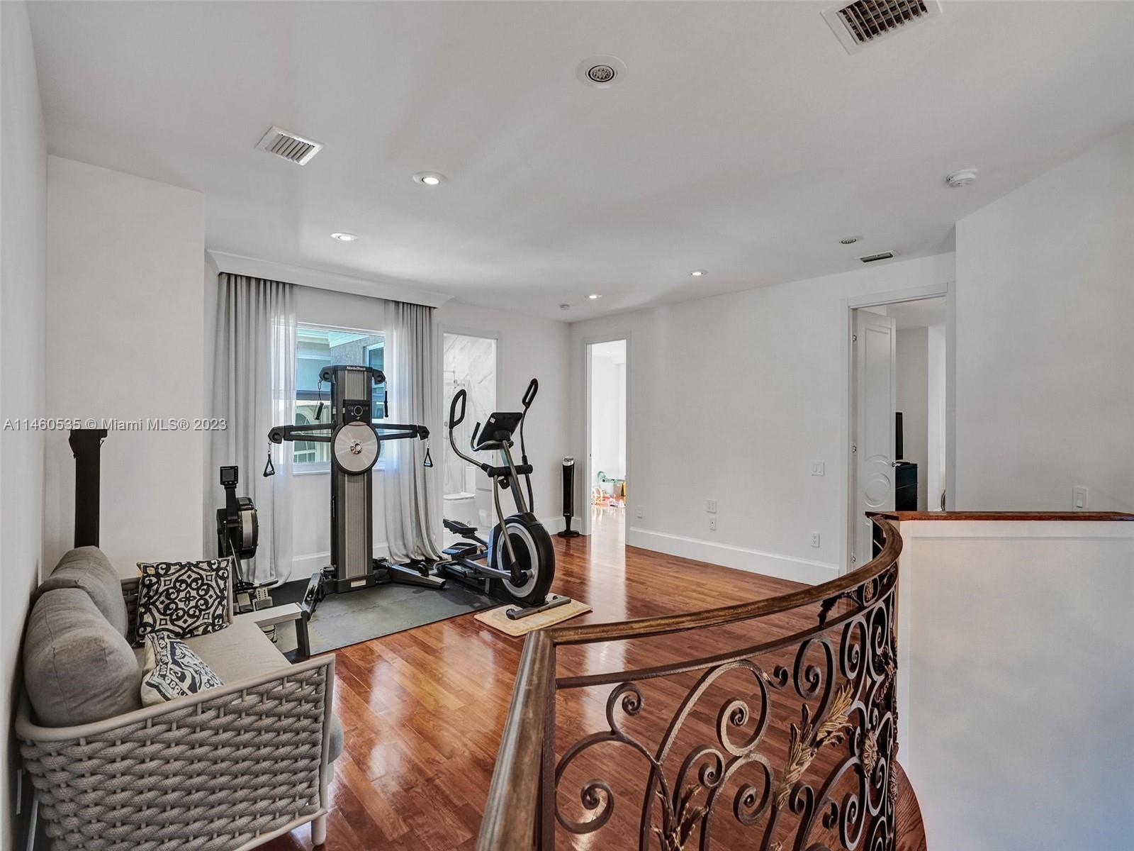 GOLDEN GATE ESTATES & MAR - Residential