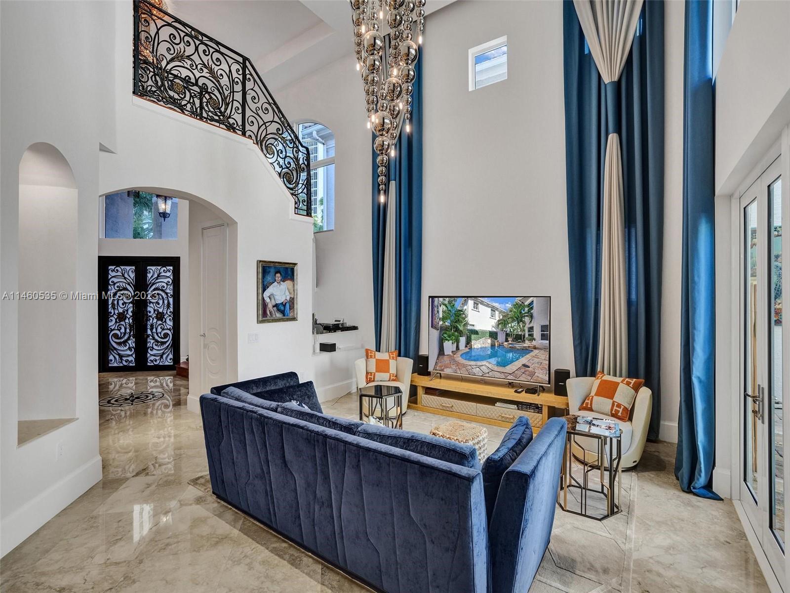 GOLDEN GATE ESTATES & MAR - Residential