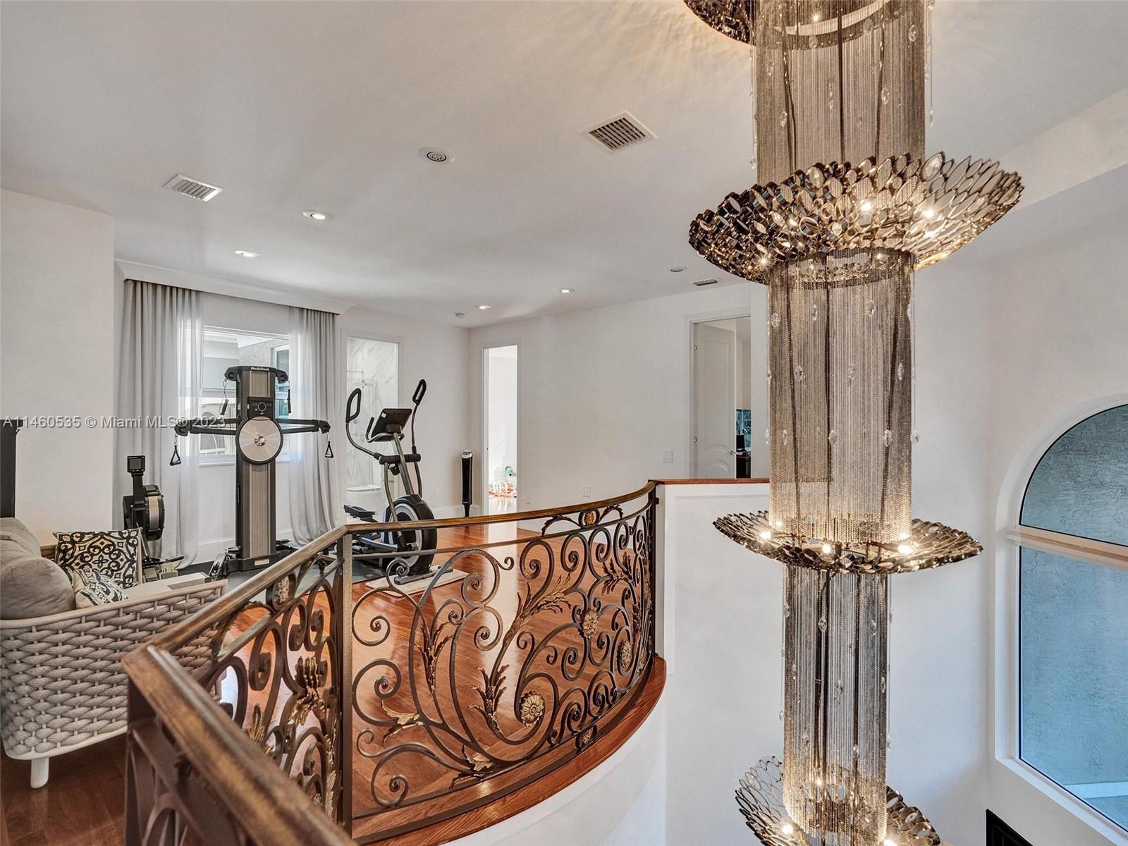 GOLDEN GATE ESTATES & MAR - Residential