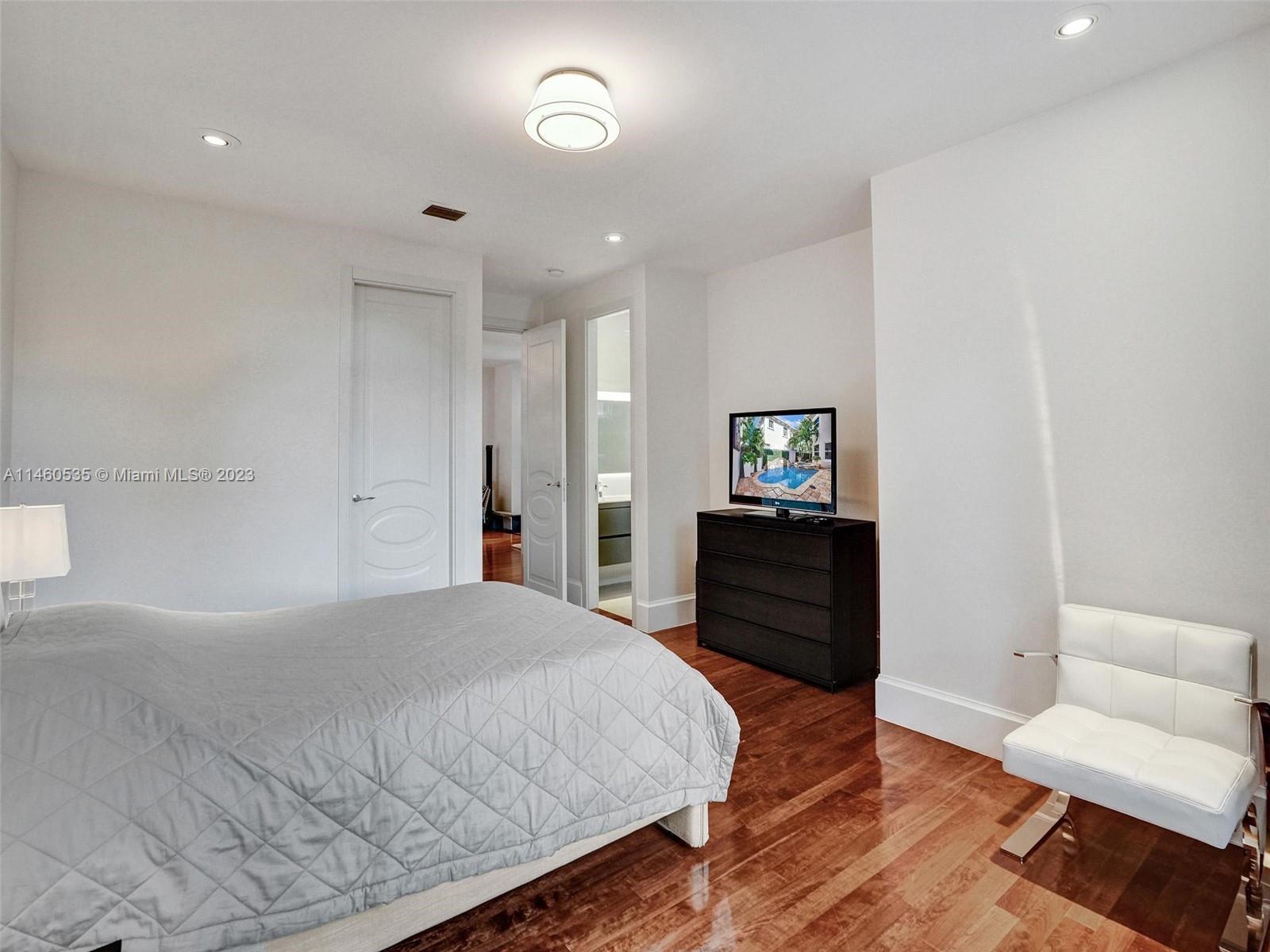 GOLDEN GATE ESTATES & MAR - Residential