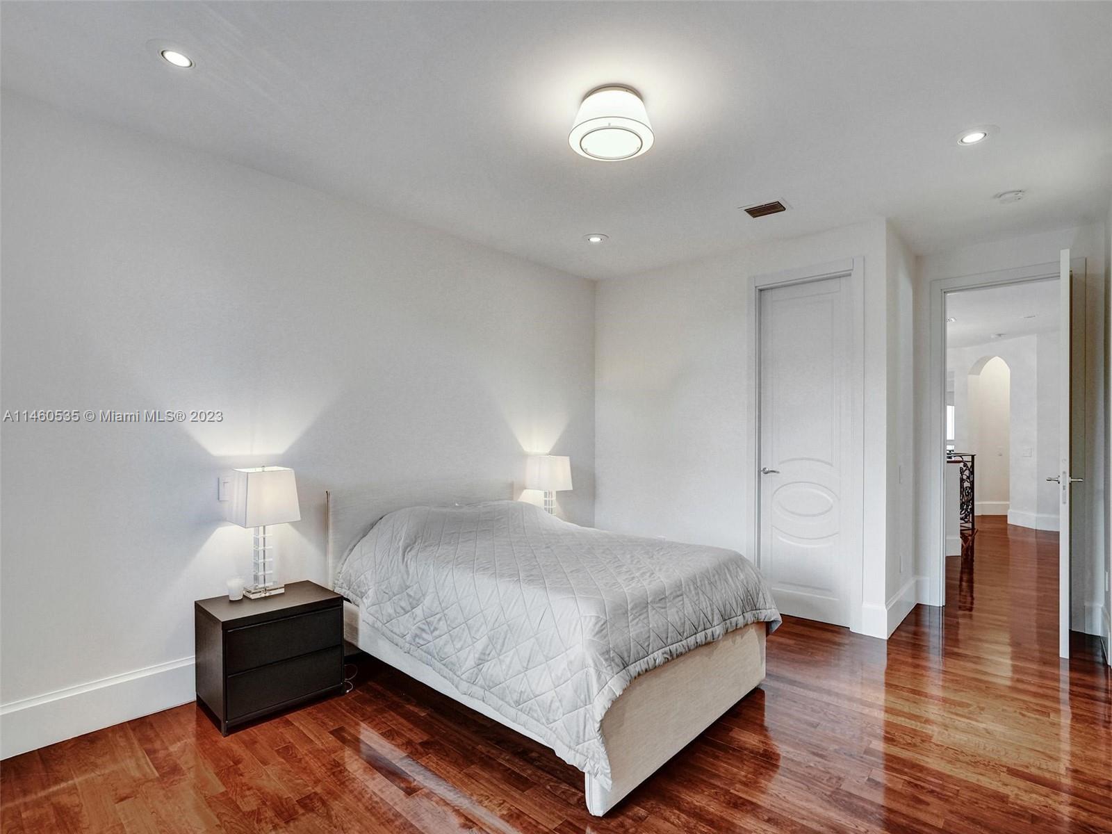 GOLDEN GATE ESTATES & MAR - Residential