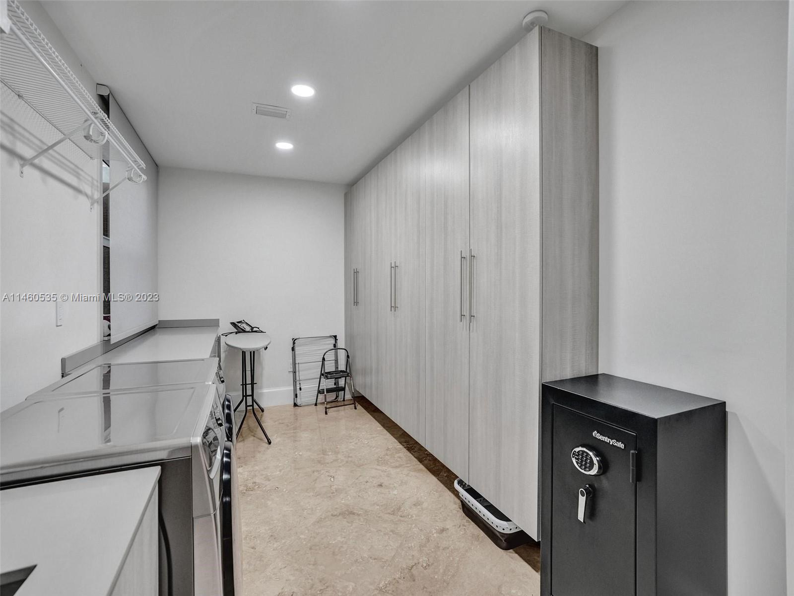 GOLDEN GATE ESTATES & MAR - Residential