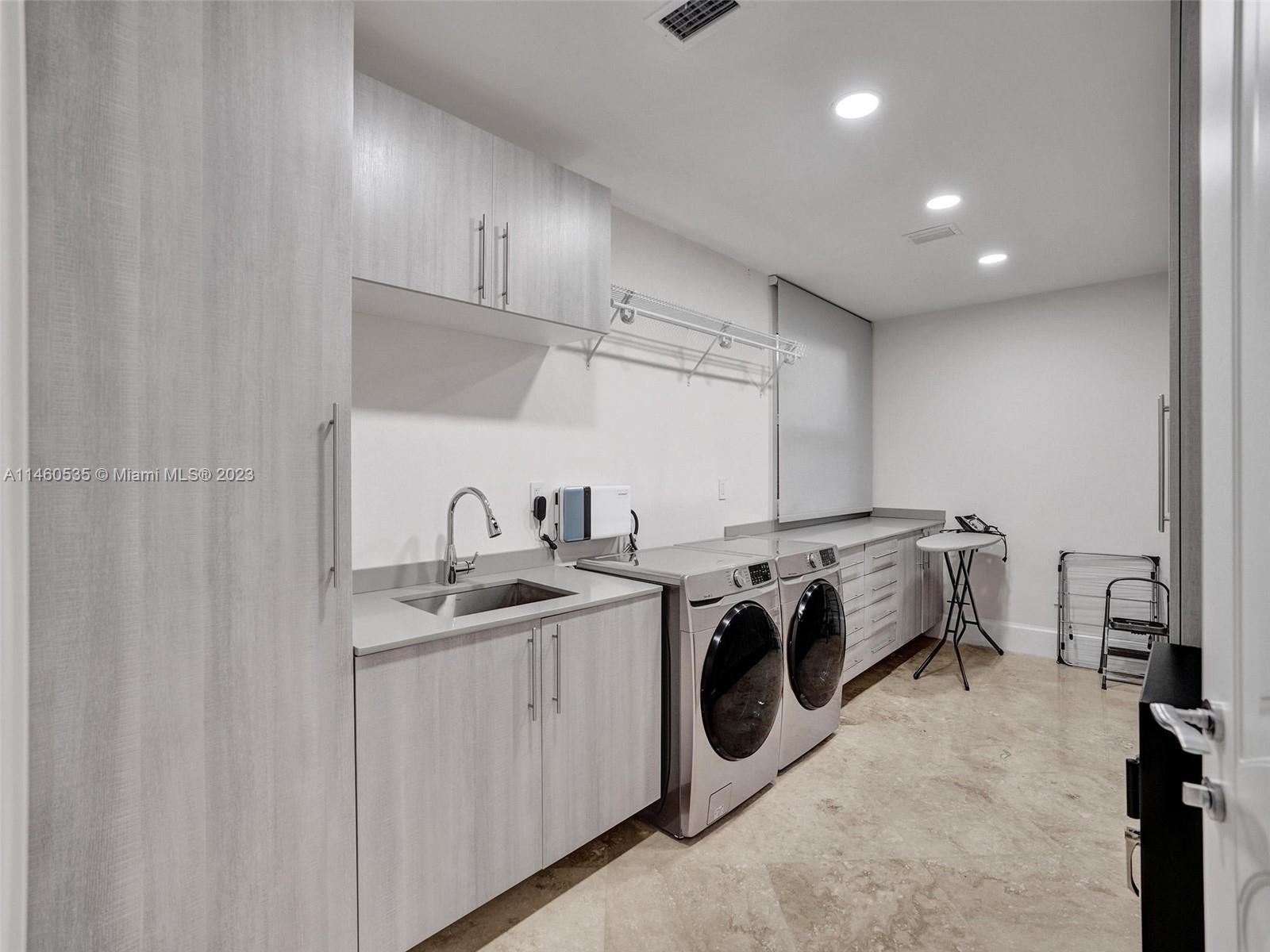 GOLDEN GATE ESTATES & MAR - Residential