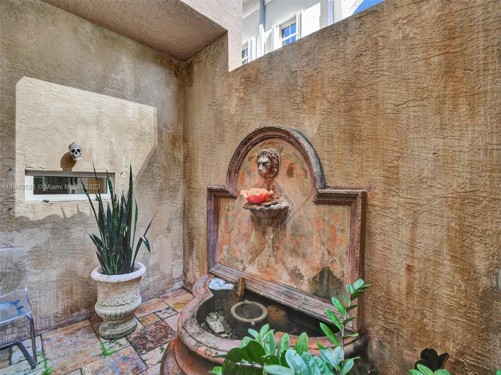 GOLDEN GATE ESTATES & MAR - Residential