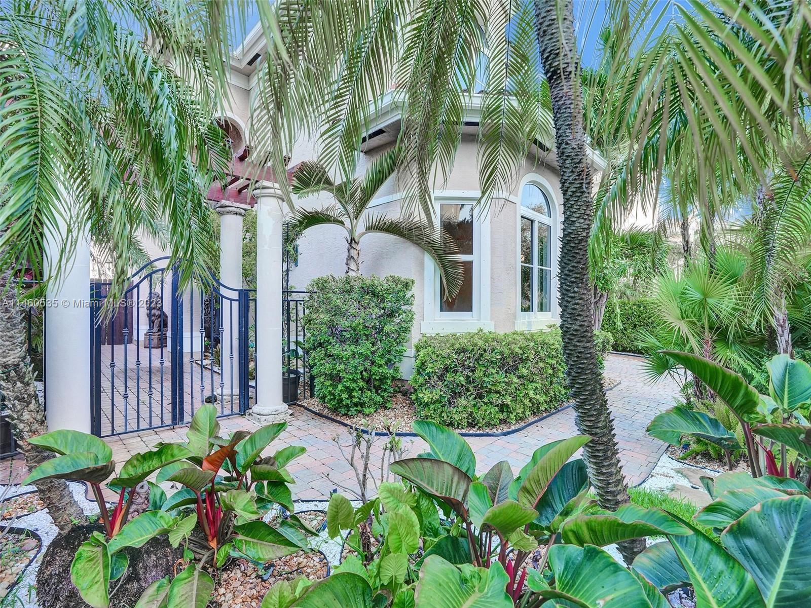 GOLDEN GATE ESTATES & MAR - Residential