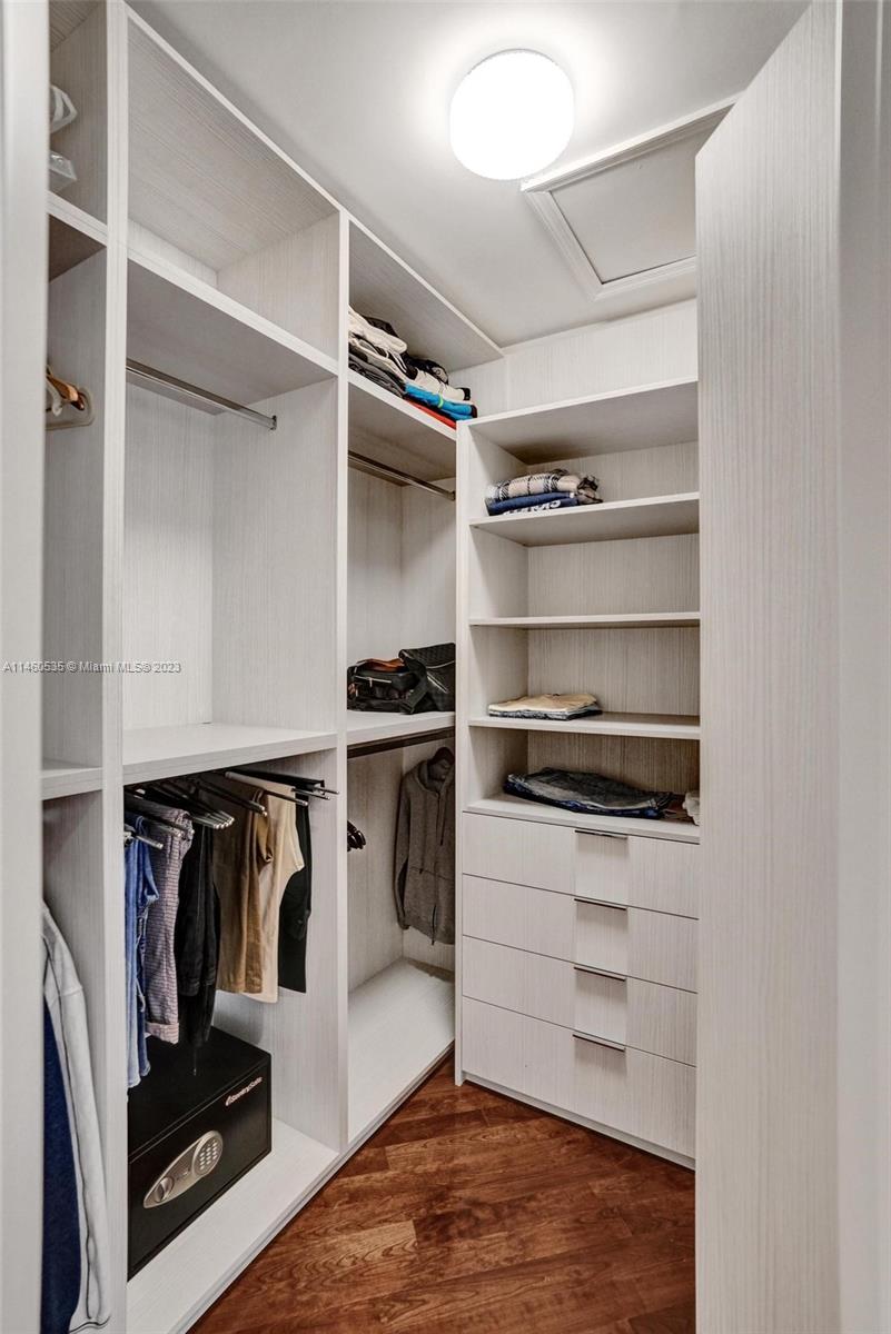 GOLDEN GATE ESTATES & MAR - Residential